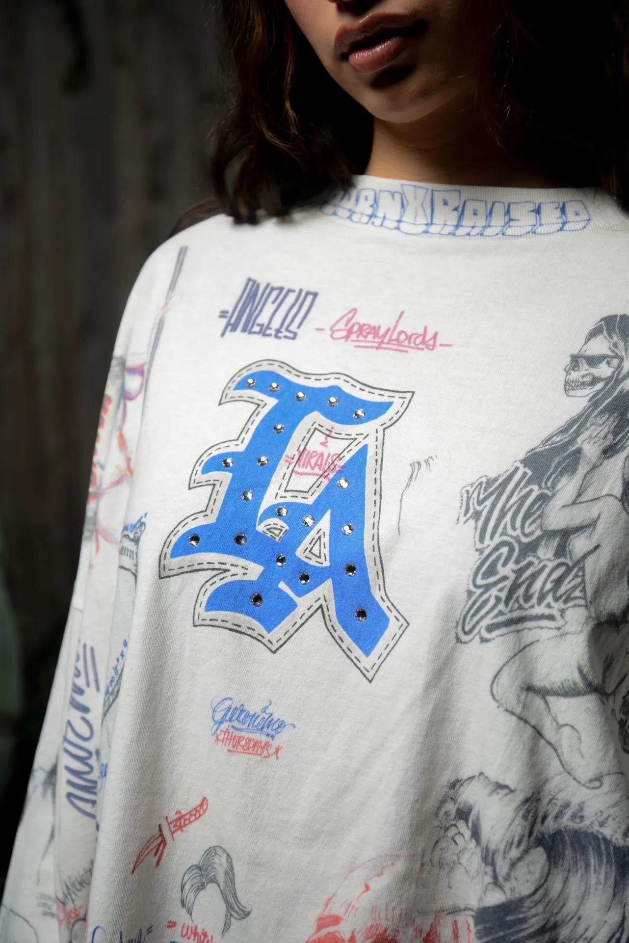 SAINT Mxxxxxx × BORNXRAISED BR_LS TEE/LA/WHT Latest co-branded model LA diamond all-over long sleeves off-white S-XL Super heavy work started in February and lasted three months Super complex 36 sets of screens Outlined pictures make you doubt your life Super perfect reproduction of printing Genuine Czech diamonds Pressure-free reproduction